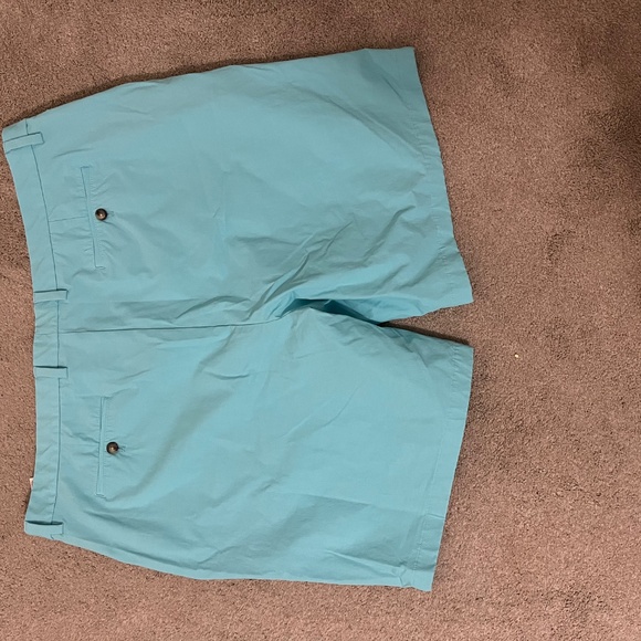 Vineyard Vines on the go shorts - Picture 2 of 3
